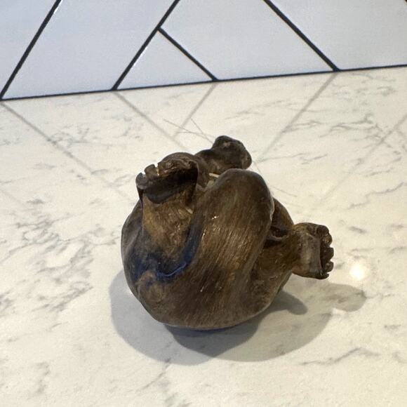 Vintage 70s handcrafted decorative wax sea otter holding an abalone shell - Picture 7 of 10